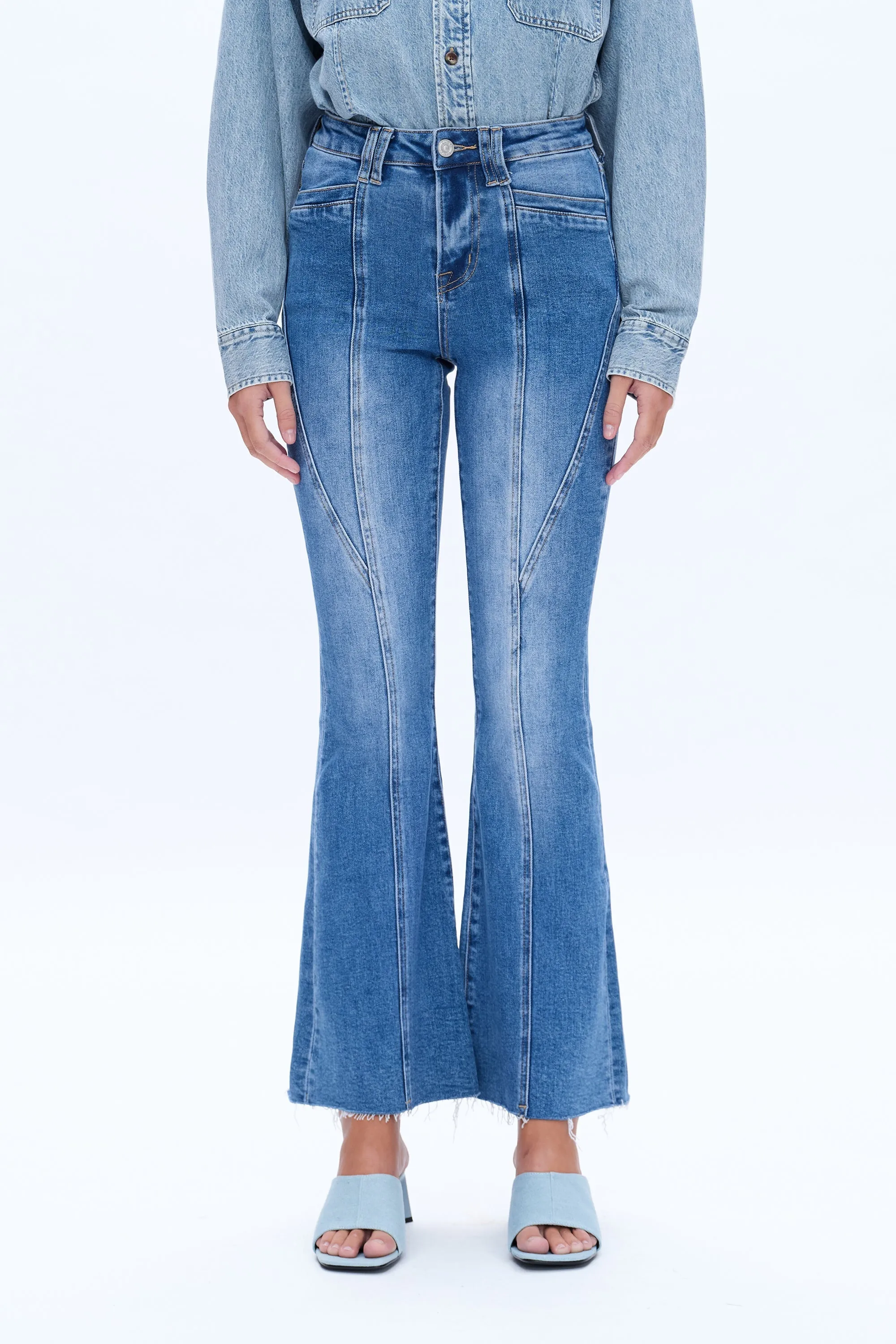 Hight Rise Flare Jeans With Raw Hem