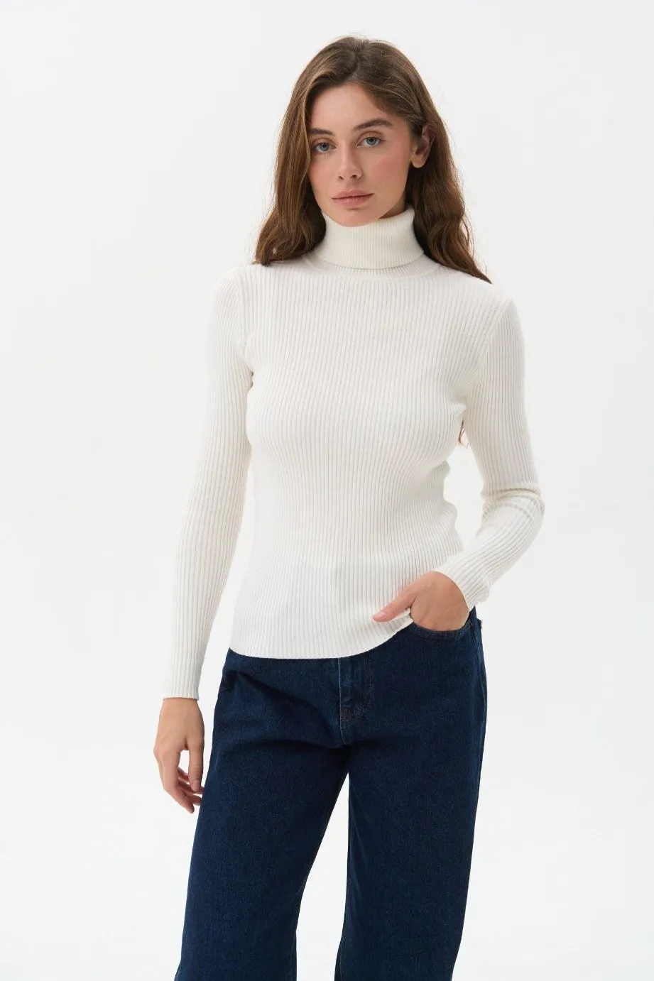 Ribbed turtleneck sweater in color white