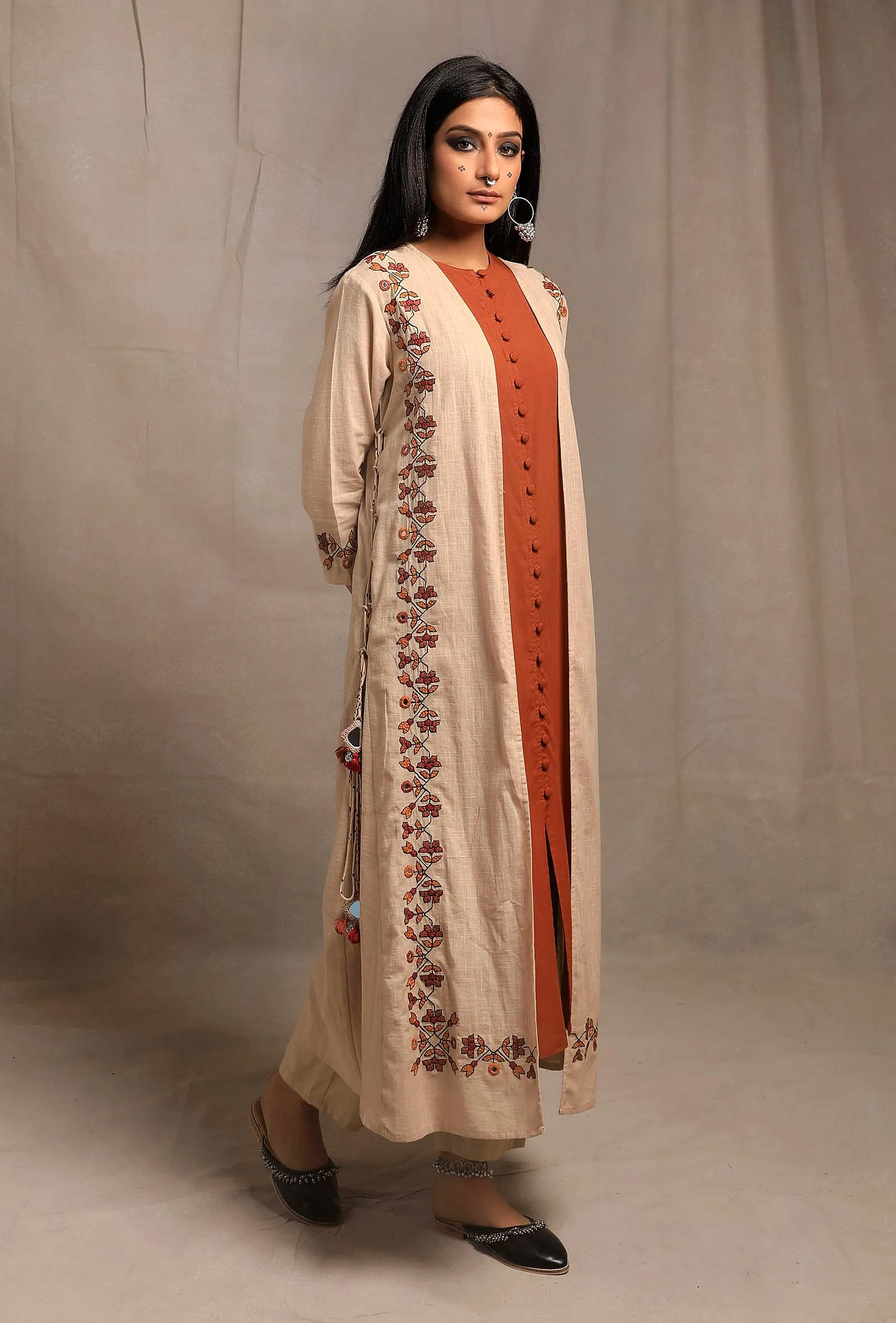 Set of 2: Ecru-Brick Front Open Kurta Dress With Burnt Brick Buttoned Slip