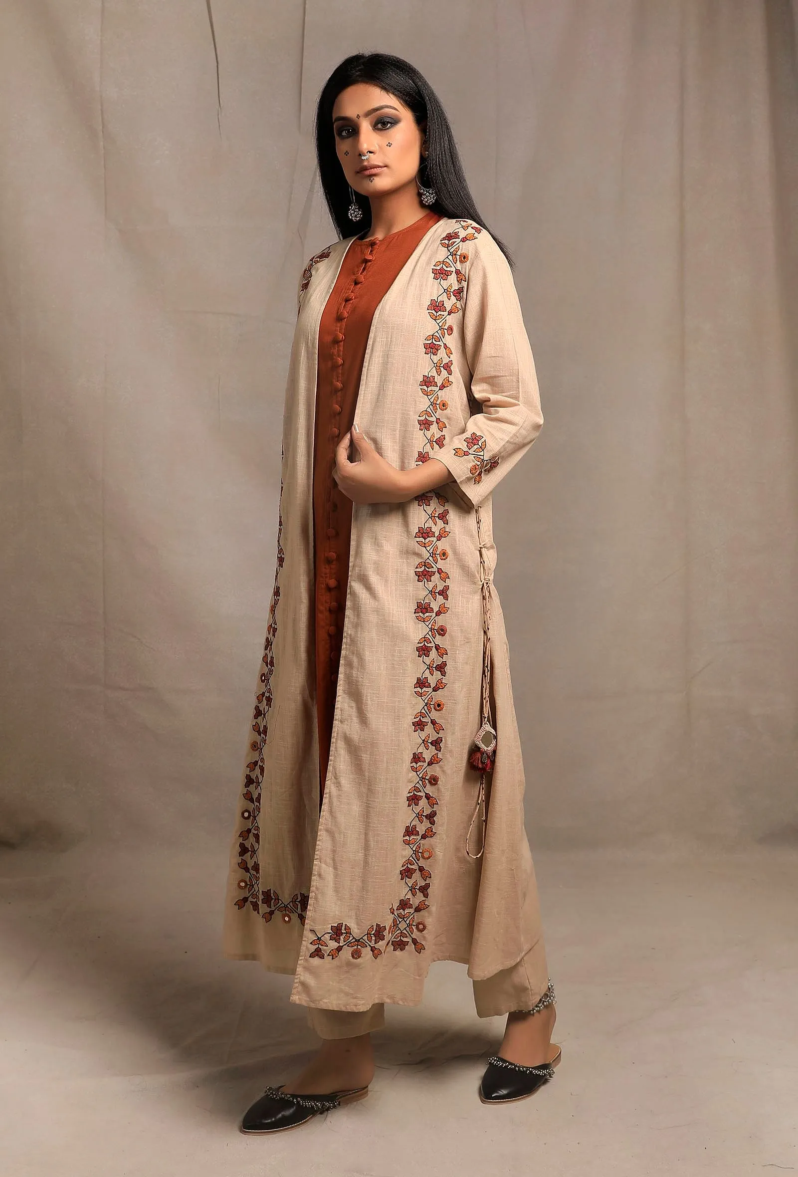 Set of 2: Ecru-Brick Front Open Kurta Dress With Burnt Brick Buttoned Slip