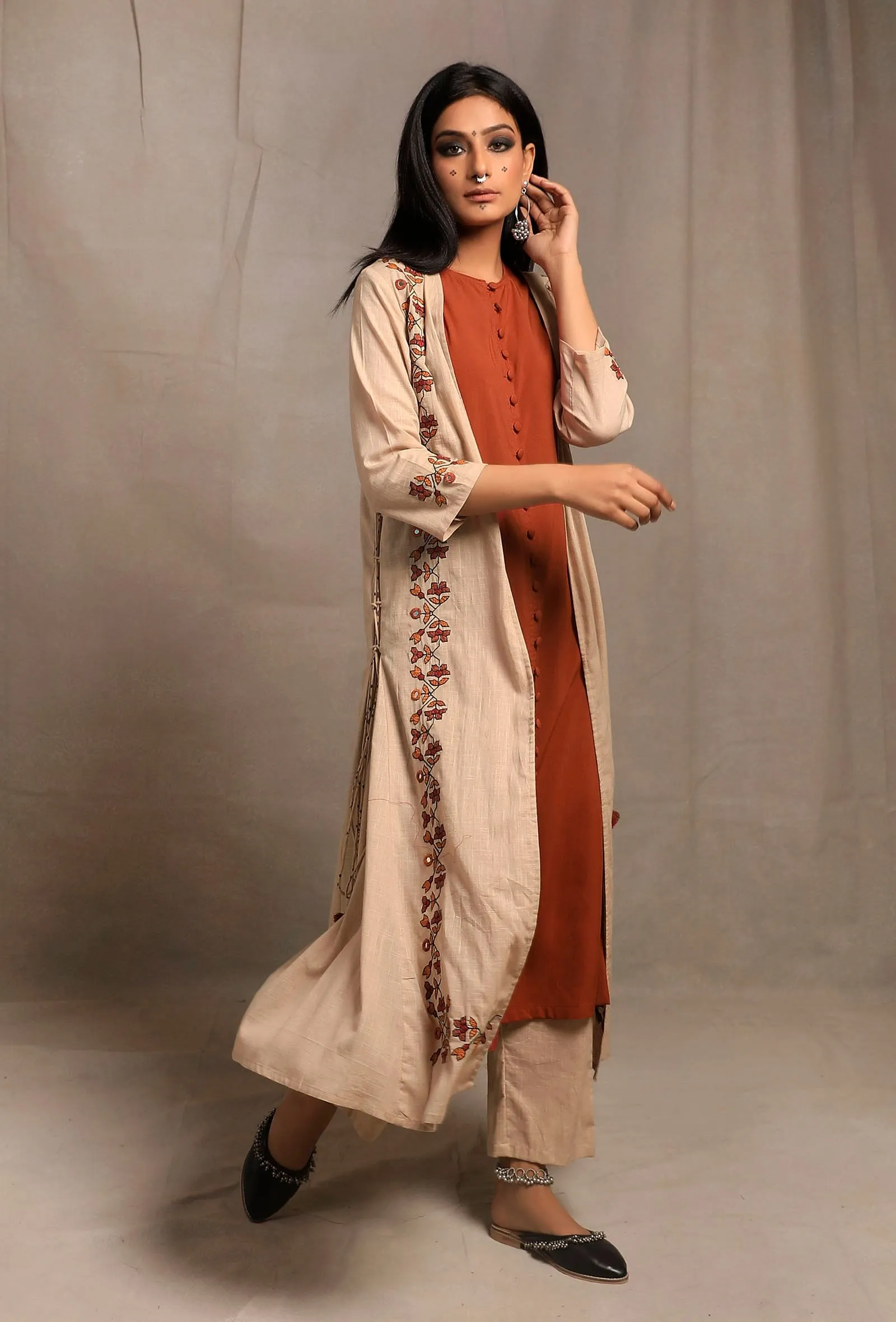 Set of 2: Ecru-Brick Front Open Kurta Dress With Burnt Brick Buttoned Slip